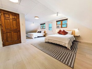 3 bedrooms, iron/ironing board, WiFi, bed sheets - Charming Countryside Barn with 3BR/2BA Loft Retreat  (Shelbyville)