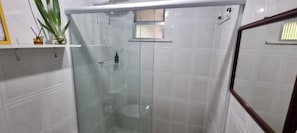 Shower - Double Room with Shared Bathroom (Leme Rio de Janeiro)