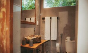 Shower - Junior Suite with Garden View and Private Bathroom (Leme Rio de Janeiro)