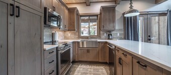 Embrace Adventure! 7 mi to GNP- 2bd/2ba Condo - Private Patio w/Hot Tub - #1-1