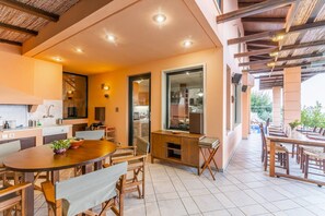 Biệt thự | 4 phòng ngủ, bàn