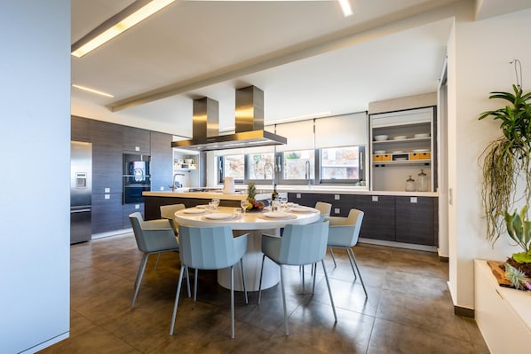 Villa | 4 bedrooms, Internet