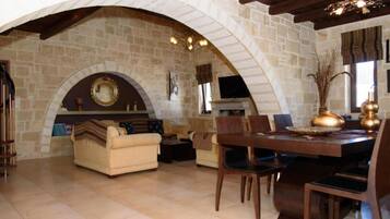 Villa | 4 bedrooms, Internet