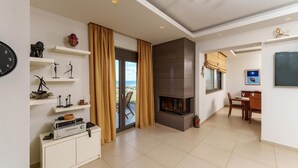 บ้านพัก | 4 ห้องนอน, โต๊ะทำงาน, ห้องเก็บเสียง