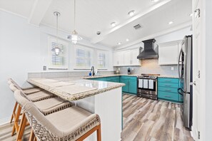 Fridge, microwave, oven, stovetop - Pool Home in Venetian Shores (Islamorada)