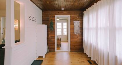 Newly Renovated Cozy 3 Bed, Bike Trails, Shopping, Food, Near Lake, Near Park!