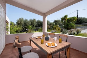 Villa | 5 bedrooms, soundproofing, Internet