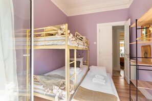6 Schlafzimmer, Bügeleisen/Bügelbrett, Reisekinderbett, WLAN