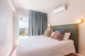 9 bedrooms, iron/ironing board, travel cot, WiFi - Retreat Villa (MiniGolf, Hot tub, Sauna) max 38 ppl (Oeiras)