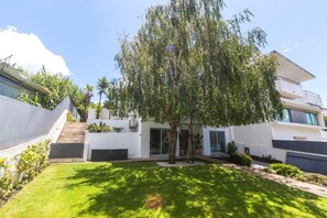 Exterior - Villa w/ MiniGolf, Hot Tub, up to 28 ppl (Paço de Arcos)