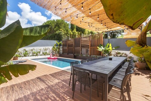 Villa w/ MiniGolf, Hot Tub, up to 28 ppl