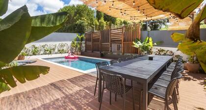 Villa w/ MiniGolf, Hot Tub, up to 28 ppl