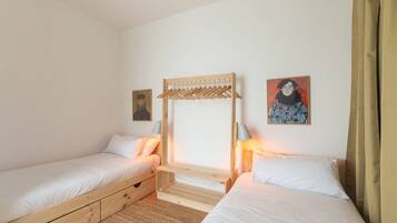 9 bedrooms, desk, iron/ironing board, travel crib