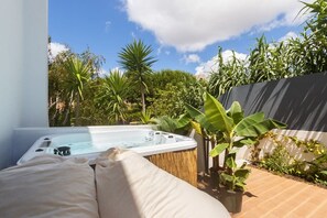 Bain à remous extérieur