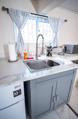 Microwave, stovetop - Charming studio in enchanting Montego Bay with WiFi, AC (Montego Bay)