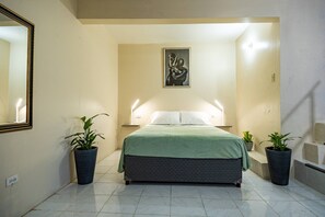 1 bedroom, iron/ironing board, WiFi, bed sheets - Charming studio in enchanting Montego Bay with WiFi, AC (Montego Bay)