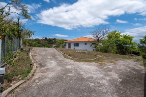 Exterior - Charming studio in enchanting Montego Bay with WiFi, AC (Montego Bay)