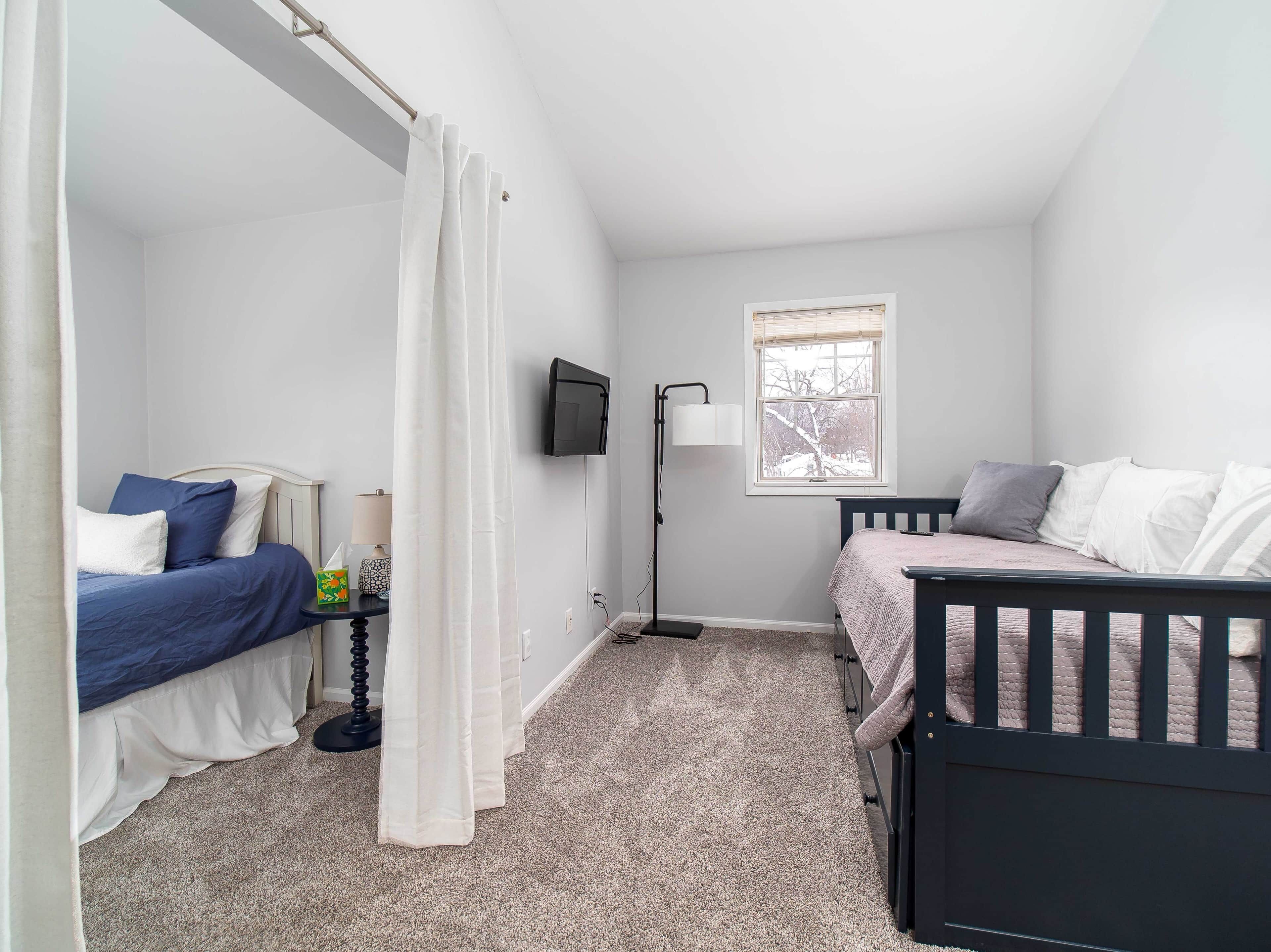 4 bedrooms, iron/ironing board, free WiFi, bed sheets
