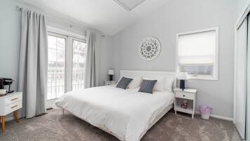 4 bedrooms, iron/ironing board, free WiFi, bed sheets