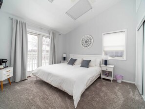 4 habitaciones, tabla de planchar con plancha, wifi y ropa de cama