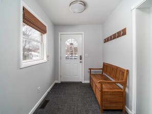 Interior - Bemus-HOT TUB-Fire Pit-Pets OK-1 Block to Lake (Ellery)