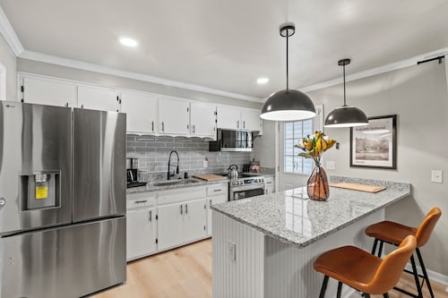 5 Star Luxury Rental Just 5 min from Masters/Hot Tub/Fire Pit/EV Charger