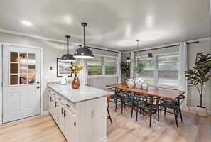 Dining - 5 Star Luxury Rental Just 5 min from Masters/Hot Tub/Fire Pit/EV Charger (Augusta)