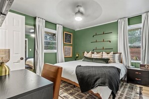 3 bedrooms, desk, iron/ironing board, WiFi