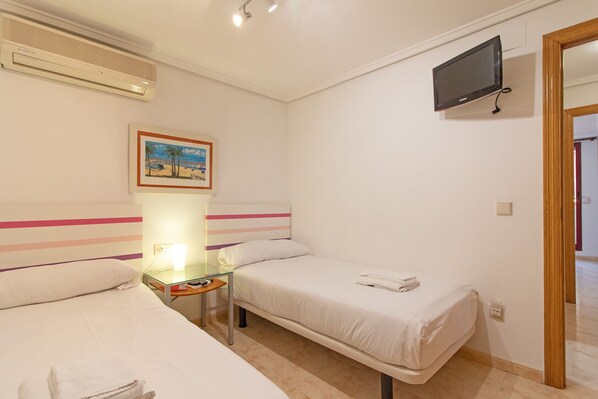3 bedrooms, iron/ironing board, free WiFi, bed sheets