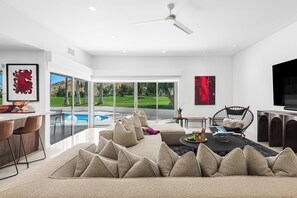 Smart TV, fireplace - Stunning modern house w/ breathtaking backdrop of the Santa Rosa Mountains (Palm Springs)