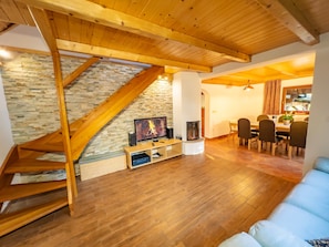 TV, fireplace, stereo