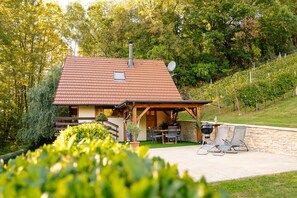 Outdoor dining - Three Bedroom Holiday Home Emaj with Sauna (Krska Vas)