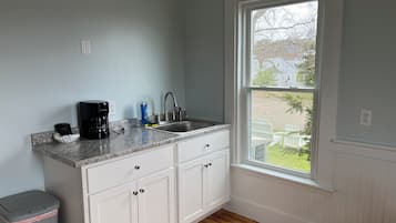 Refrigerador, microondas, horno, cafetera/tetera