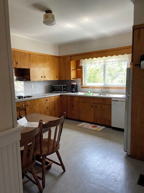 Fridge, microwave, oven, coffee/tea maker