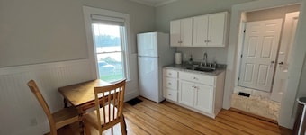 The Porthole - Seaside Suite on Popham Beach!