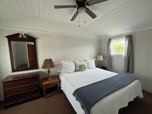 Beach Plum Cottage - on Popham Beach!