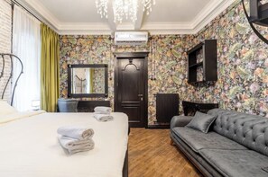 1 bedroom, in-room safe, desk, iron/ironing board - Luxury Home in Old Tbilisi with Terrace (Tbilisi)