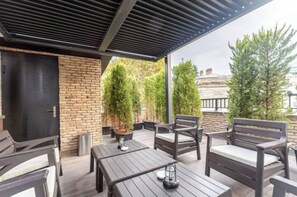 Outdoor dining - Luxury Home in Old Tbilisi with Terrace (Tbilisi)