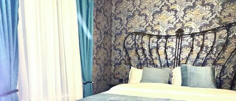 1 bedroom, in-room safe, desk, iron/ironing board