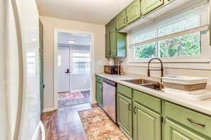 Fridge, microwave, stovetop, dishwasher