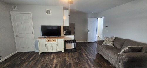 Cozy 1-bedroom apartment in serene Cottonwood with WiFi, AC