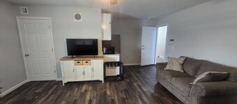 Cozy 1-bedroom apartment in serene Cottonwood with WiFi, AC