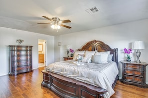 3 bedrooms, desk, iron/ironing board, WiFi - 3 Mi to Diamond Ballroom: Home w/ Fenced Yard! (Oklahoma City)