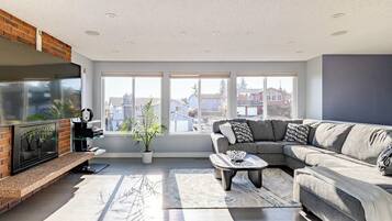 Smart TV, DVD player, stereo