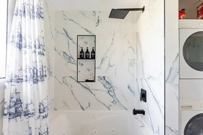 Shower, hair dryer, bidet, towels - A Home Away from Home! (SeaTac)