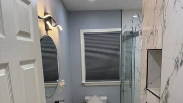 Bruser, hårtørrer, håndklæder, Sæbe