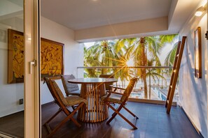 Departamento Deluxe, vista a la alberca | Balcón