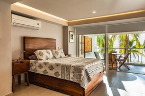 Deluxe-íbúð - útsýni yfir sundlaug | 1 svefnherbergi, vinnuaðstaða fyrir fartölvur, myrkratjöld/-gardínur