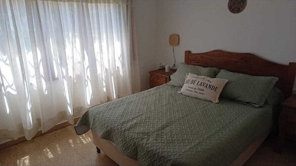 2 bedrooms, travel crib, free WiFi, bed sheets