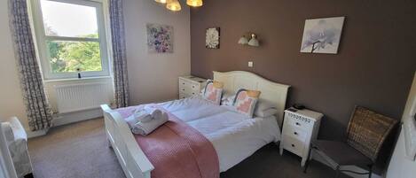 Chambre Deluxe double, 1 très grand lit, vue sur la montagne | Fer et planche à repasser, accès au Wi-Fi (inclus)